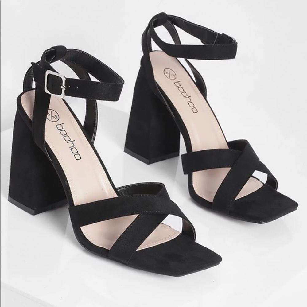 NWT Woman’s black heeled shoes size 8.5